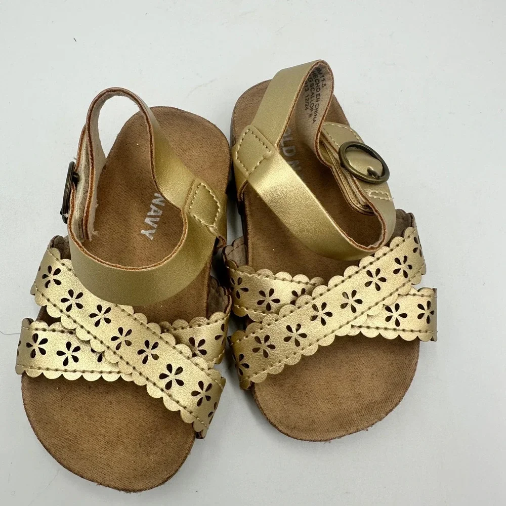 Old Navy Sandals Infant 12-18M Gold Floral Scalloped Cut Metallic Summer Boho
